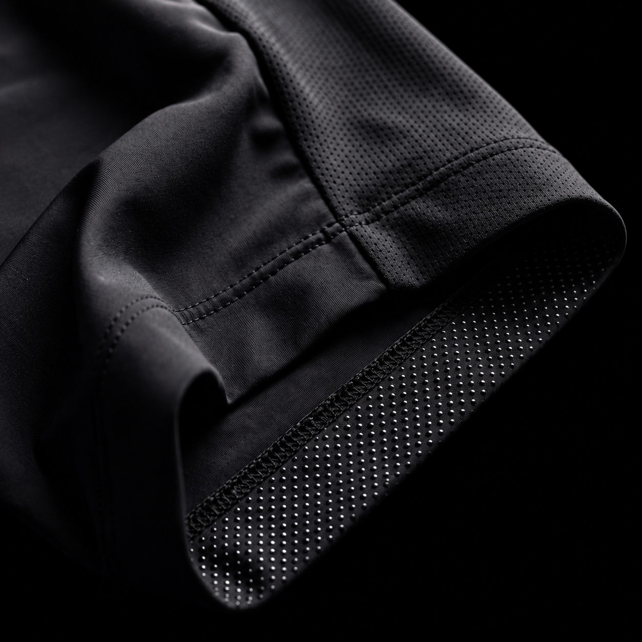 PEAKED Trunk detail — silicone grip inner thigh hem